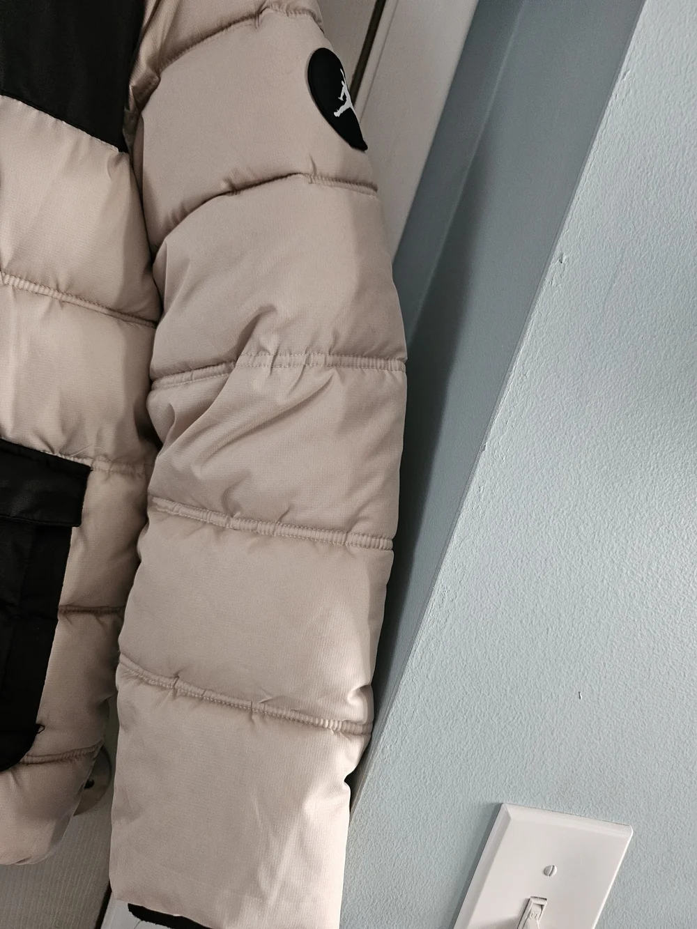 Jordan Two-Tone Puffer Jacket in Cream and Black